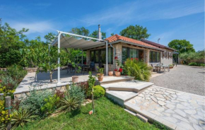1 Bedroom Awesome Home In Peroj